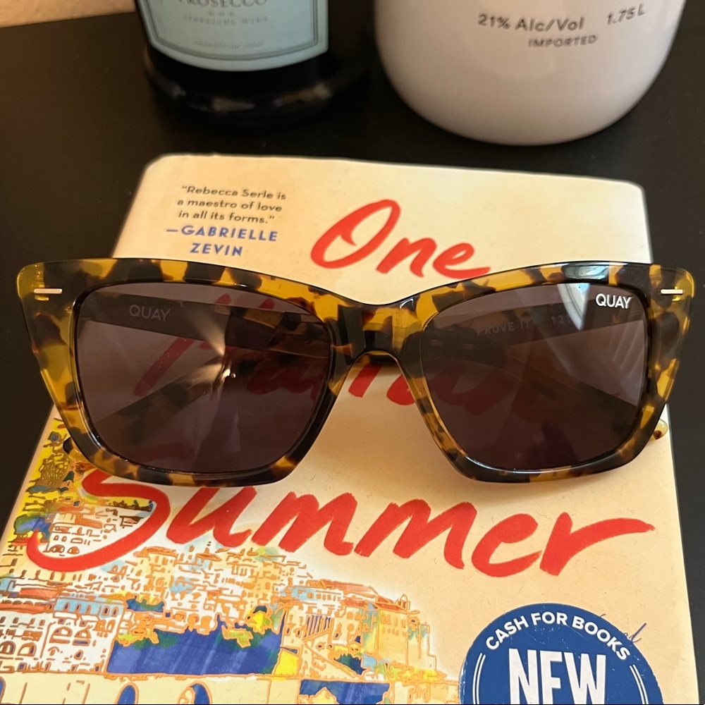 QUAY Sunglasses 🕶